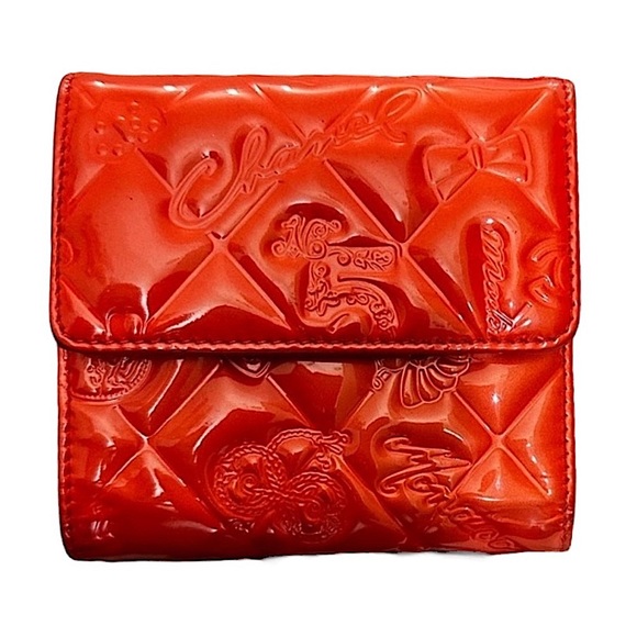 CHANEL Lucky Charms Embossed Patent Leather Wallet w/ COA - Picture 3 of 12